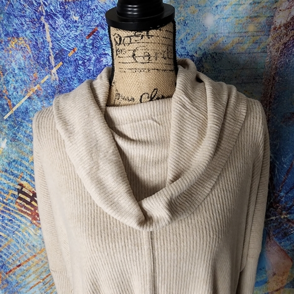 NWOT Status by Chenault Cowl Neck Oversized Tunic - Picture 5 of 13